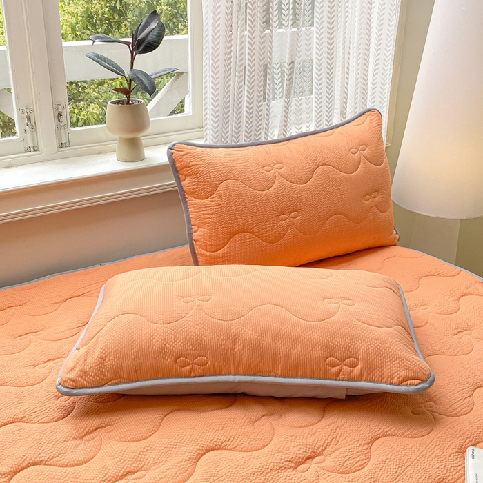 91家纺网 家纺一手货源 找家纺 麒东家纺 2026新款春夏泡泡纱夹棉床垫系列 橙色