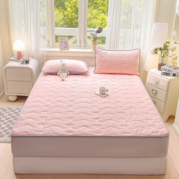 91家纺网 家纺一手货源 找家纺 麒东家纺 2026新款春夏泡泡纱夹棉床垫系列 玉色