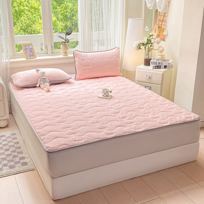 91家纺网 家纺一手货源 找家纺 麒东家纺 2026新款春夏泡泡纱夹棉床垫系列 玉色