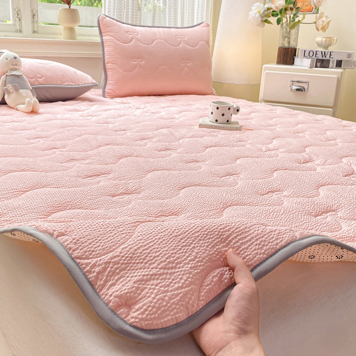 91家纺网 家纺一手货源 找家纺 麒东家纺 2026新款春夏泡泡纱夹棉床垫系列 玉色