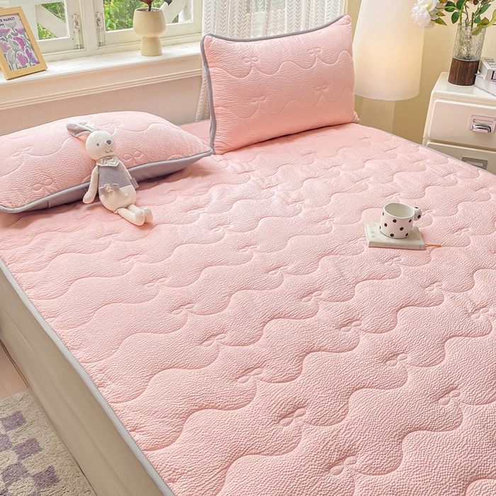 91家纺网 家纺一手货源 找家纺 麒东家纺 2026新款春夏泡泡纱夹棉床垫系列 玉色