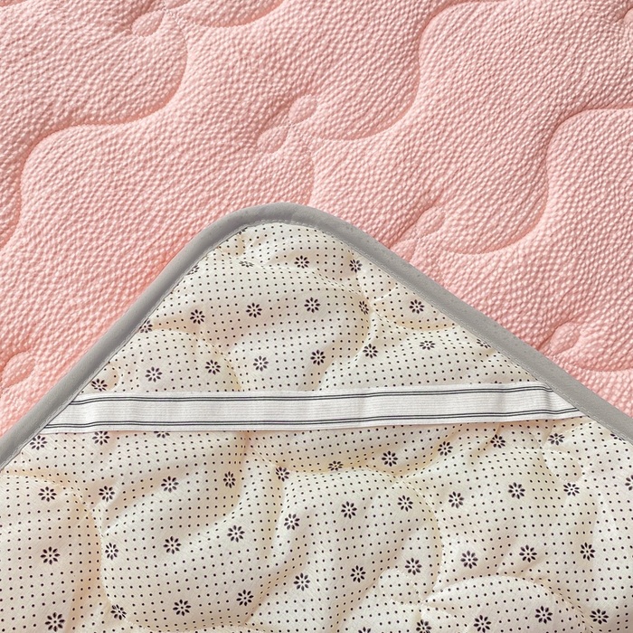 91家纺网 家纺一手货源 找家纺 麒东家纺 2026新款春夏泡泡纱夹棉床垫系列 玉色