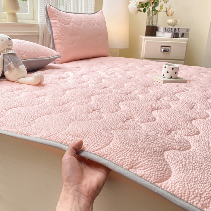 91家纺网 家纺一手货源 找家纺 麒东家纺 2026新款春夏泡泡纱夹棉床垫系列 玉色