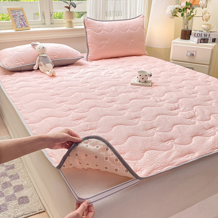 91家纺网 家纺一手货源 找家纺 麒东家纺 2026新款春夏泡泡纱夹棉床垫系列 玉色