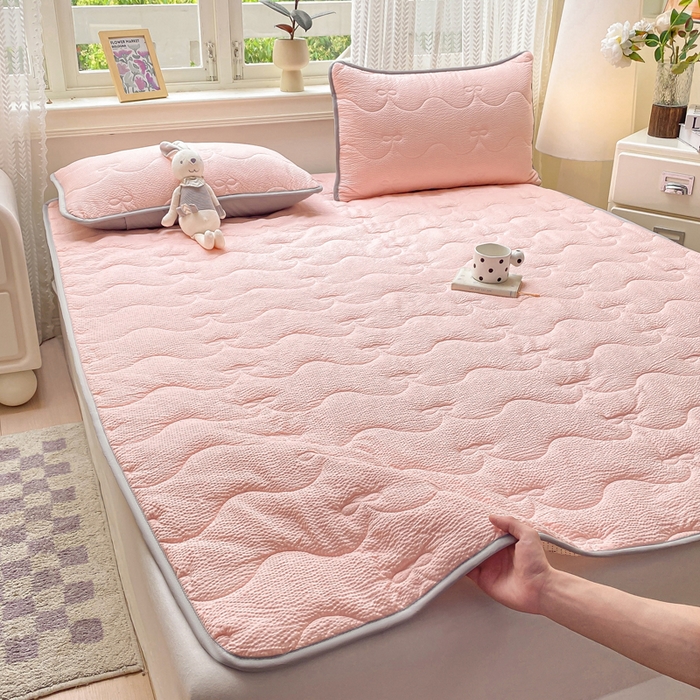 91家纺网 家纺一手货源 找家纺 麒东家纺 2026新款春夏泡泡纱夹棉床垫系列 玉色