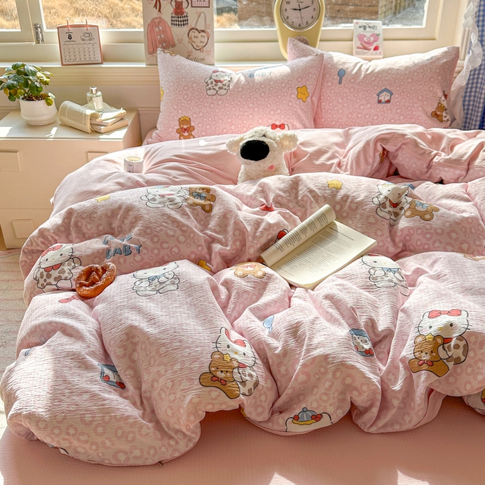 91家纺网 家纺一手货源 找家纺 柒月家居 2026新款云感皱皱纱小清新木棉四件套 哈喽猫咪-粉