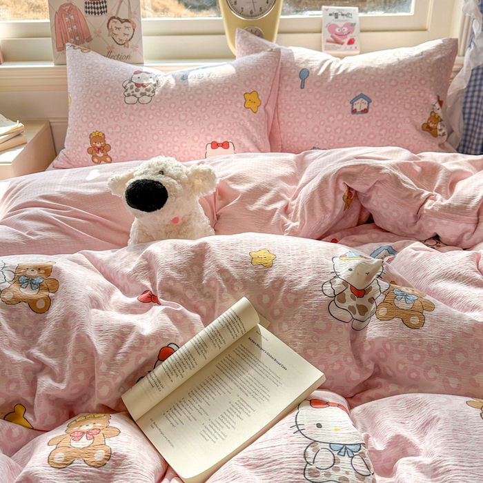 91家纺网 家纺一手货源 找家纺 柒月家居 2026新款云感皱皱纱小清新木棉四件套 哈喽猫咪-粉