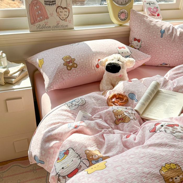 91家纺网 家纺一手货源 找家纺 柒月家居 2026新款云感皱皱纱小清新木棉四件套 哈喽猫咪-粉