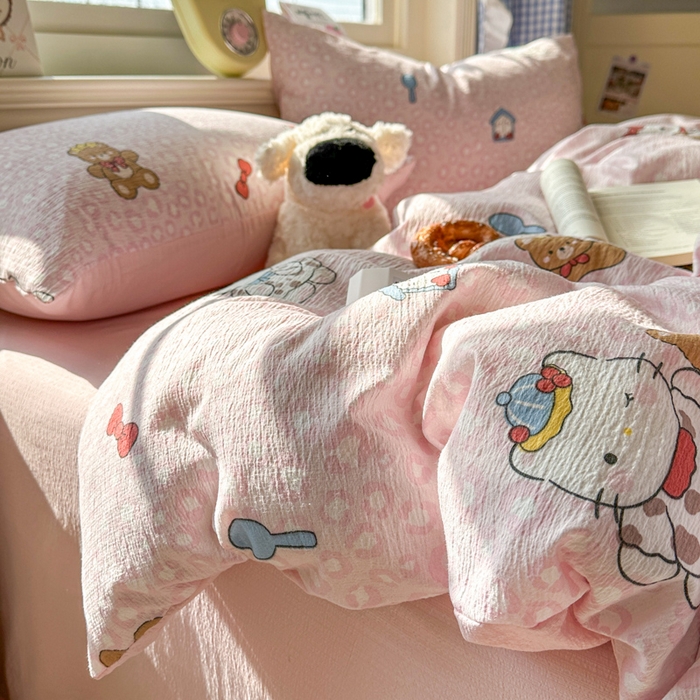 91家纺网 家纺一手货源 找家纺 柒月家居 2026新款云感皱皱纱小清新木棉四件套 哈喽猫咪-粉