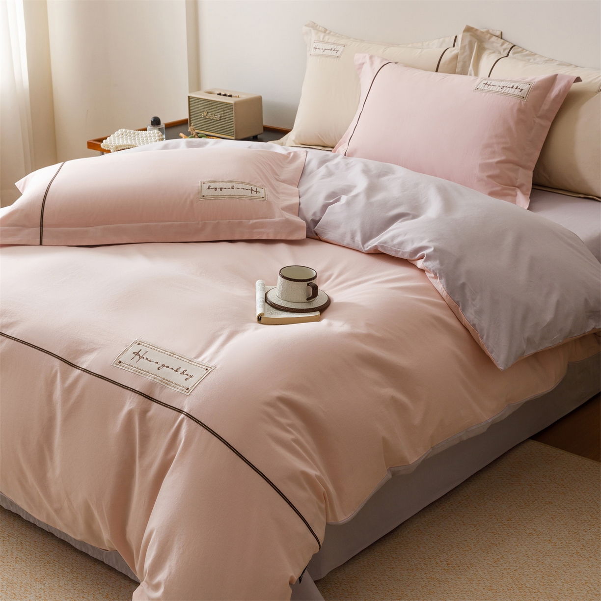 91家纺网 家纺一手货源 找家纺 艾莱家纺 2026新款A类水洗棉加厚绣花刺绣四件套-卡尔文 卡尔文-芝夏粉