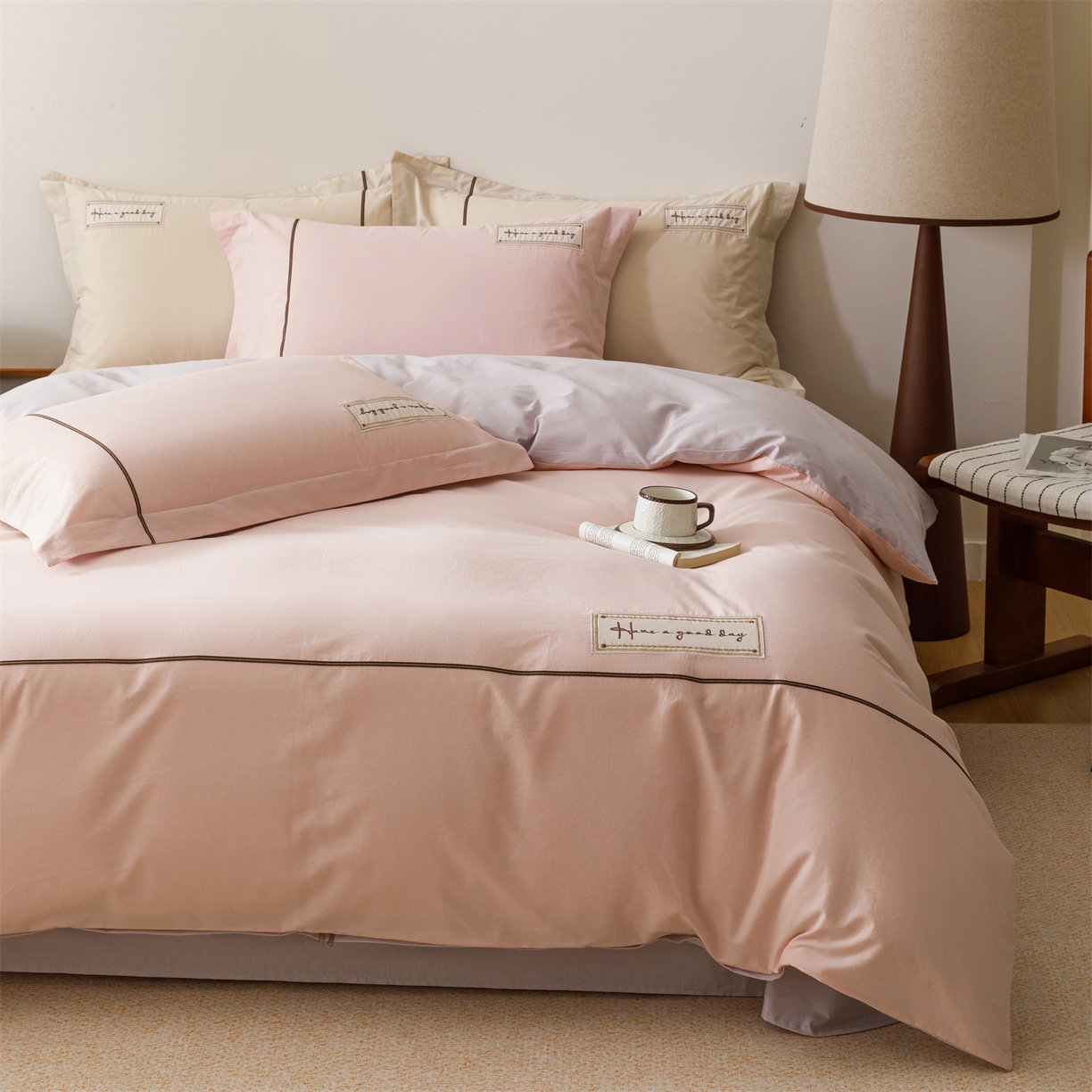 91家纺网 家纺一手货源 找家纺 艾莱家纺 2026新款A类水洗棉加厚绣花刺绣四件套-卡尔文 卡尔文-芝夏粉