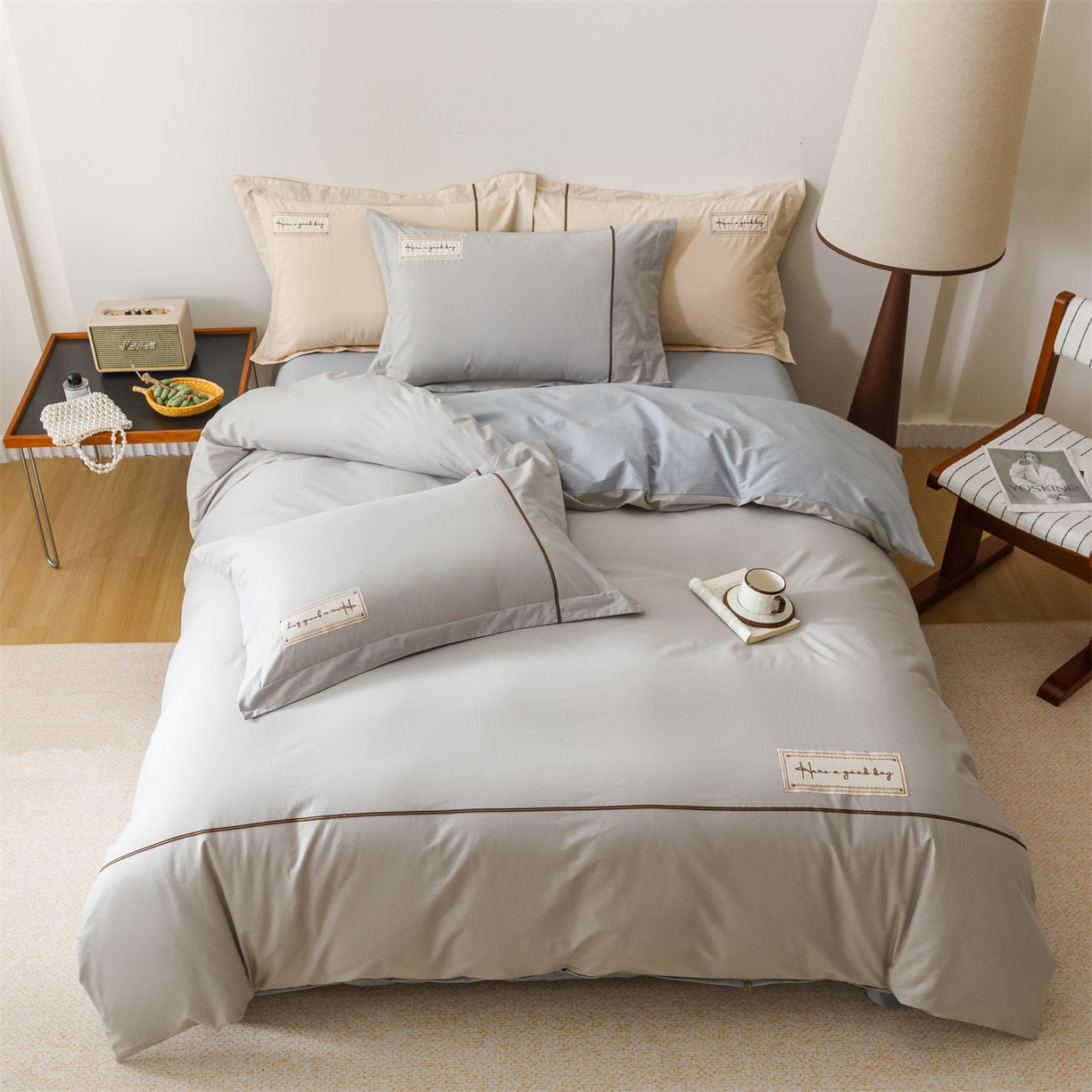 91家纺网 家纺一手货源 找家纺 艾莱家纺 2026新款A类水洗棉加厚绣花刺绣四件套-卡尔文 卡尔文-琥珀银