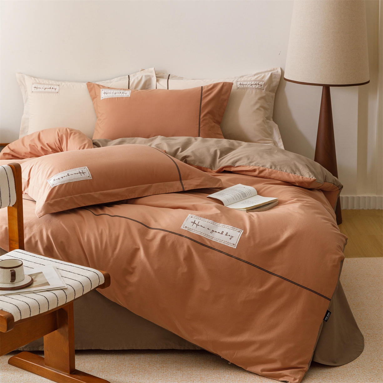 91家纺网 家纺一手货源 找家纺 艾莱家纺 2026新款A类水洗棉加厚绣花刺绣四件套-卡尔文 卡尔文-焦糖