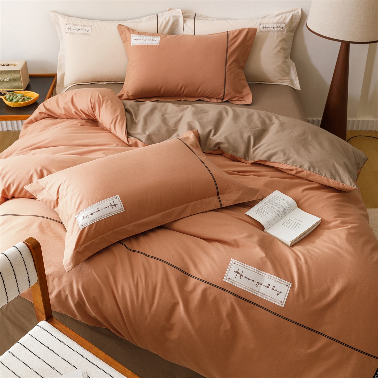 91家纺网 家纺一手货源 找家纺 艾莱家纺 2026新款A类水洗棉加厚绣花刺绣四件套-卡尔文 卡尔文-焦糖