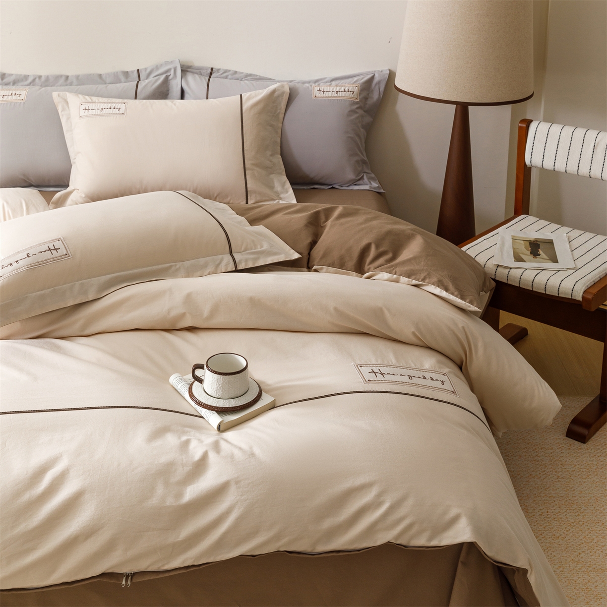 91家纺网 家纺一手货源 找家纺 艾莱家纺 2026新款A类水洗棉加厚绣花刺绣四件套-卡尔文 卡尔文-牛奶布丁