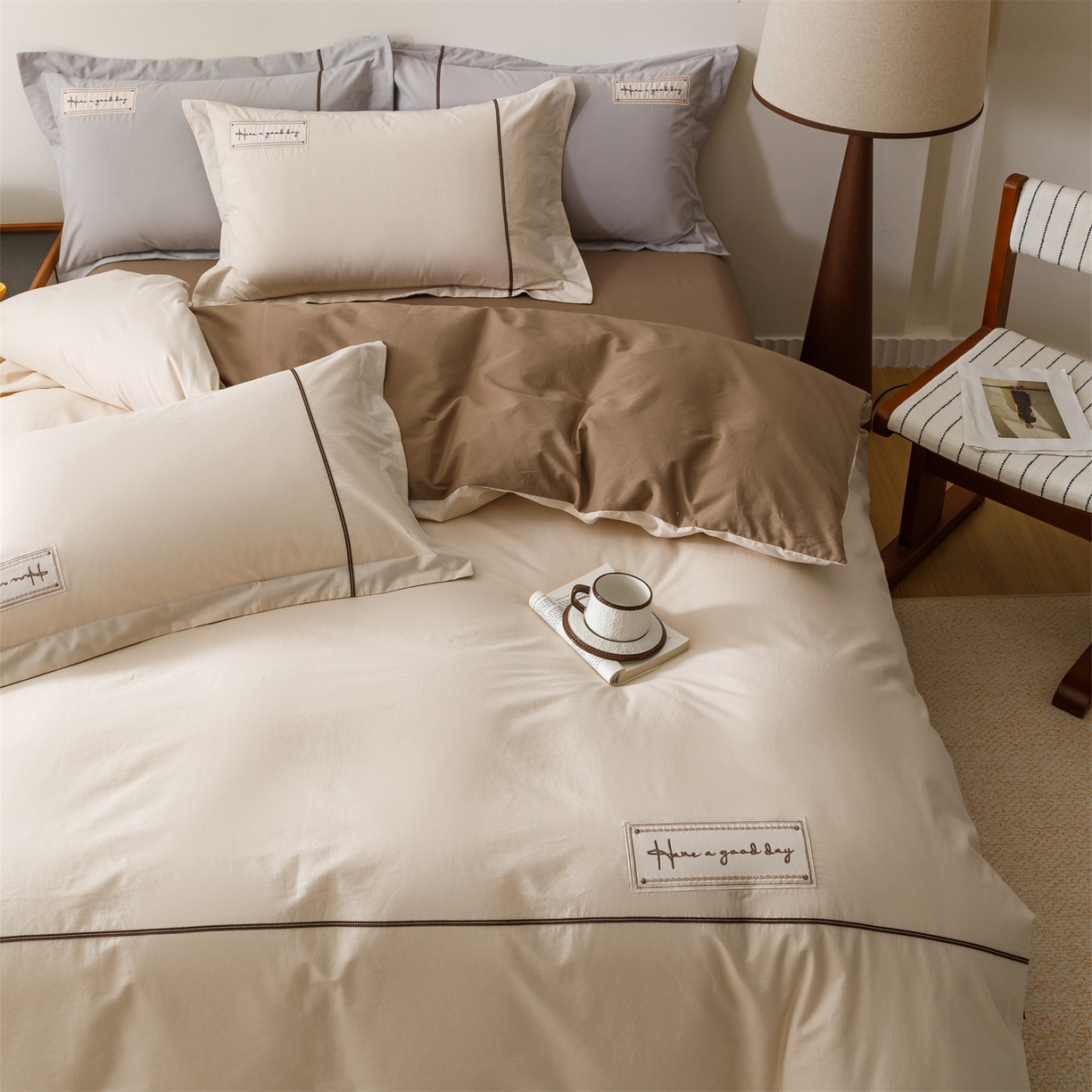 91家纺网 家纺一手货源 找家纺 艾莱家纺 2026新款A类水洗棉加厚绣花刺绣四件套-卡尔文 卡尔文-牛奶布丁