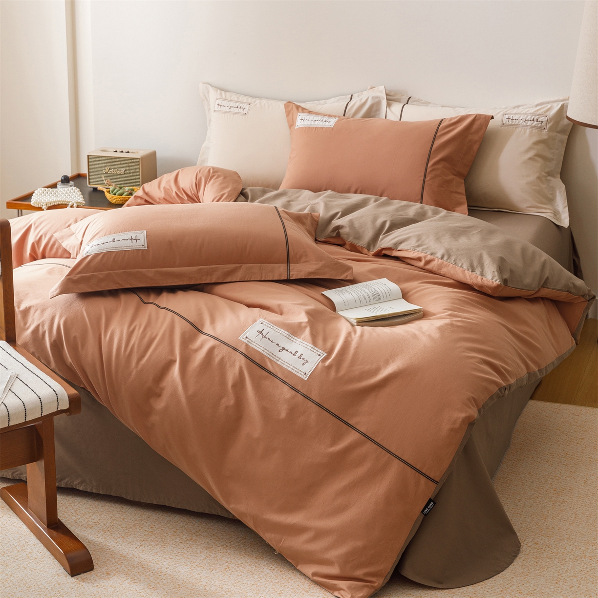 91家纺网 家纺一手货源 找家纺 艾莱家纺 2026新款A类水洗棉加厚绣花刺绣四件套-卡尔文 卡尔文-焦糖