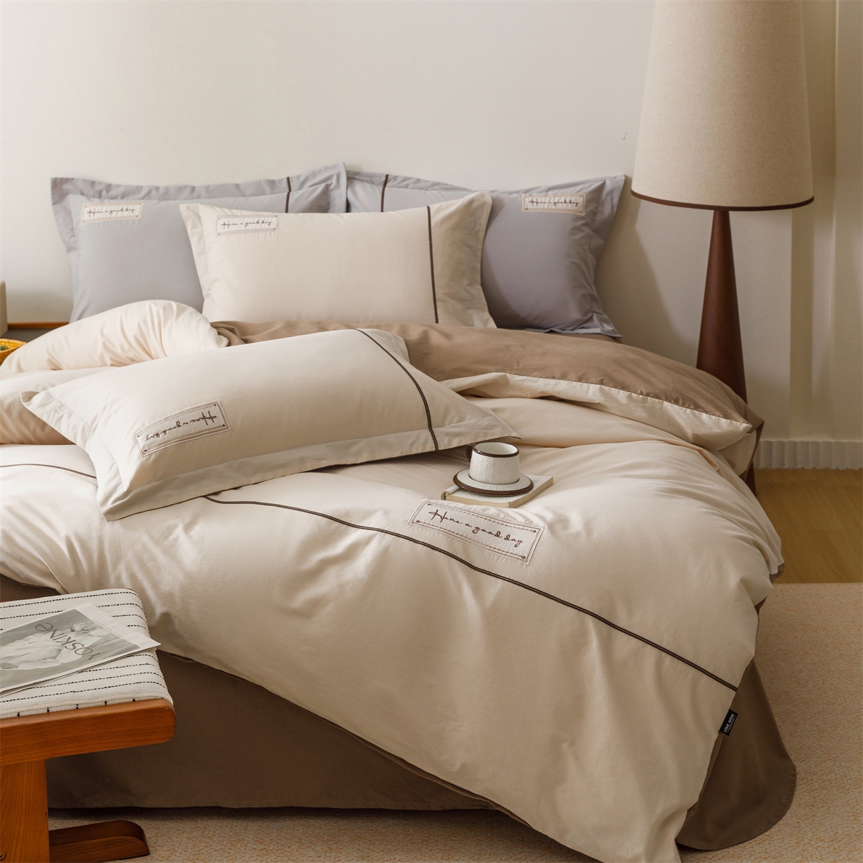 91家纺网 家纺一手货源 找家纺 艾莱家纺 2026新款A类水洗棉加厚绣花刺绣四件套-卡尔文 卡尔文-牛奶布丁