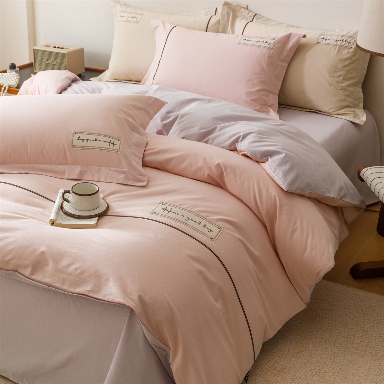 艾莱家纺 2026新款A类水洗棉加厚绣花刺绣四件套-卡尔文 卡尔文-芝夏粉