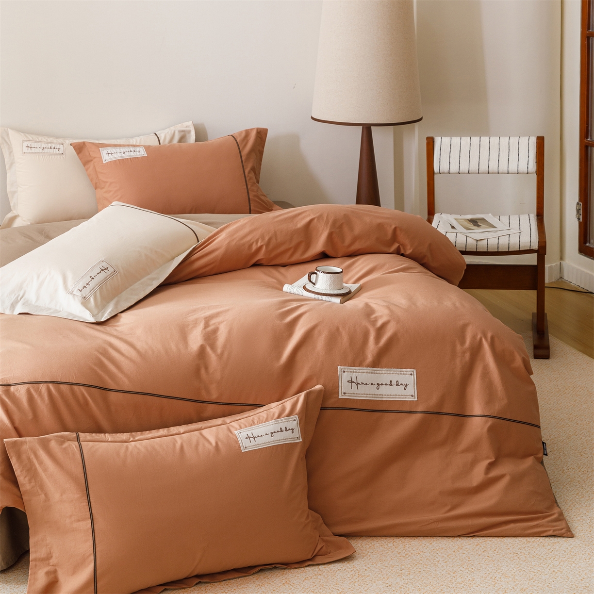 91家纺网 家纺一手货源 找家纺 艾莱家纺 2026新款A类水洗棉加厚绣花刺绣四件套-卡尔文 卡尔文-焦糖