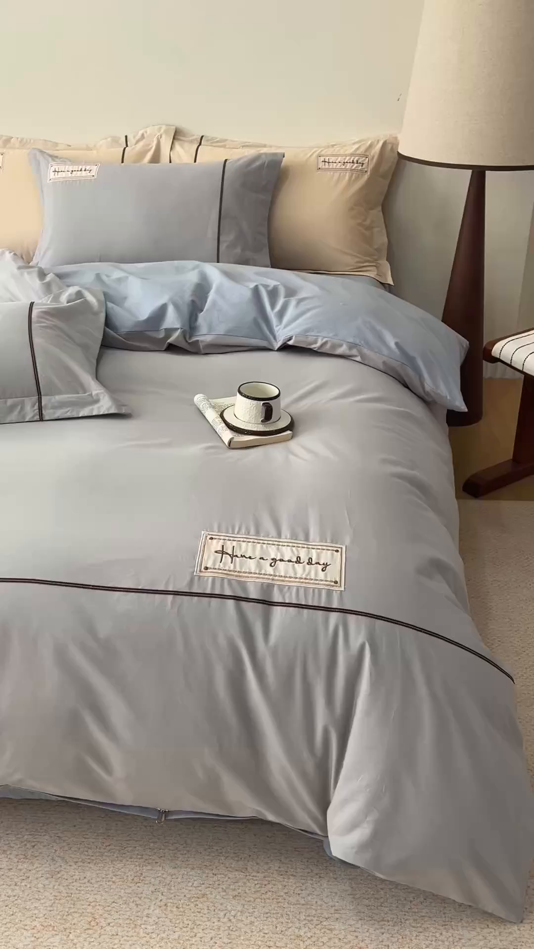 91家纺网 家纺一手货源 找家纺 艾莱家纺 2026新款A类水洗棉加厚绣花刺绣四件套-卡尔文 卡尔文-琥珀银