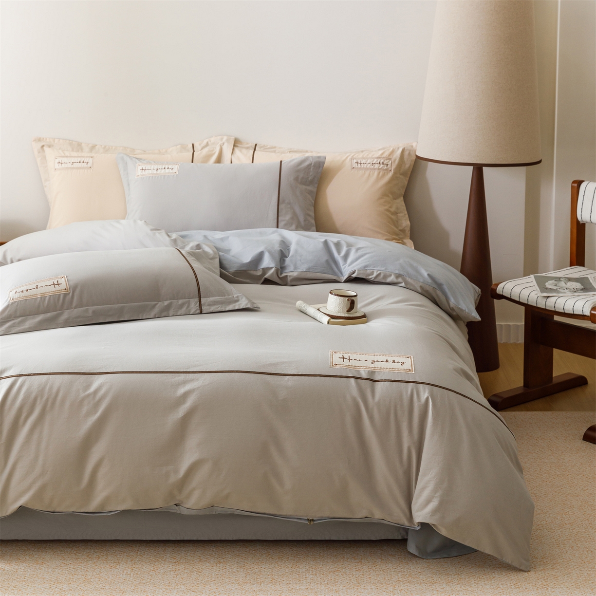 91家纺网 家纺一手货源 找家纺 艾莱家纺 2026新款A类水洗棉加厚绣花刺绣四件套-卡尔文 卡尔文-琥珀银