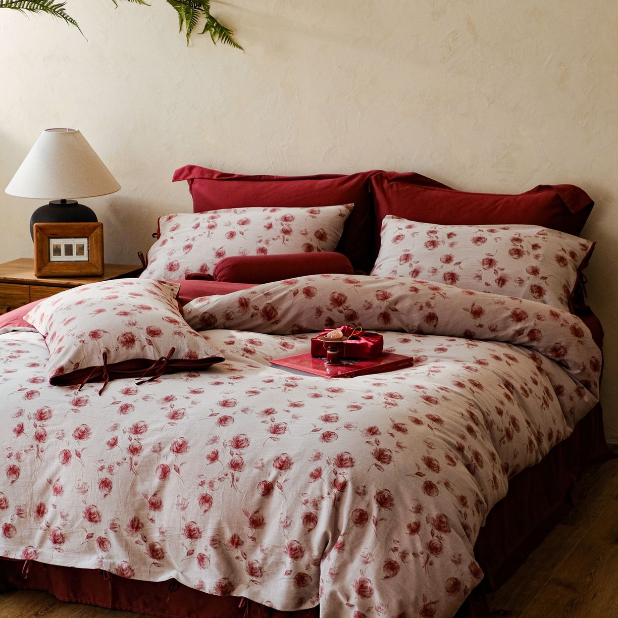 91家纺网 家纺一手货源 找家纺 涞澳家纺 2026新款全棉纯棉色织提花（婚庆）四件套 轻红漫花