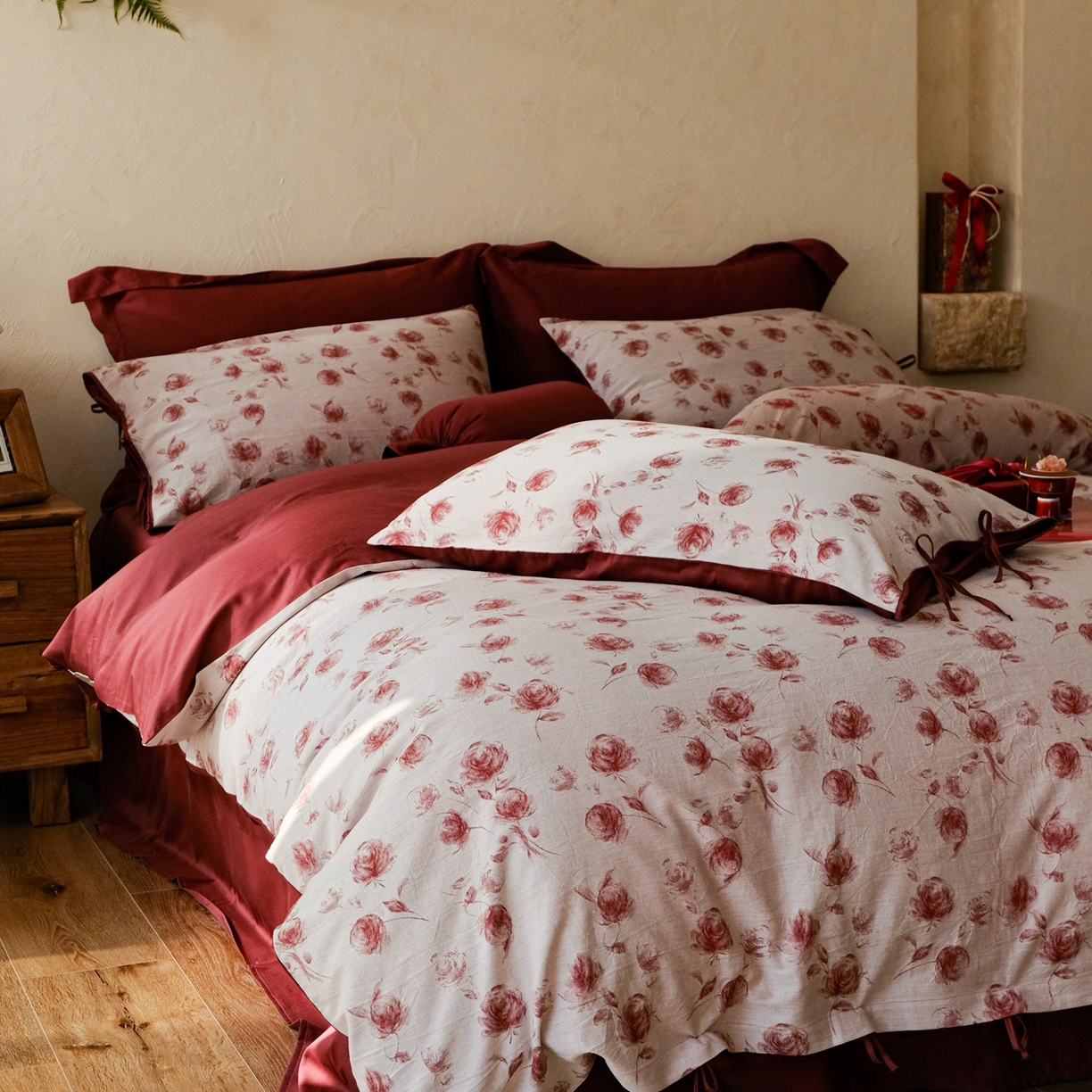 91家纺网 家纺一手货源 找家纺 涞澳家纺 2026新款全棉纯棉色织提花（婚庆）四件套 轻红漫花