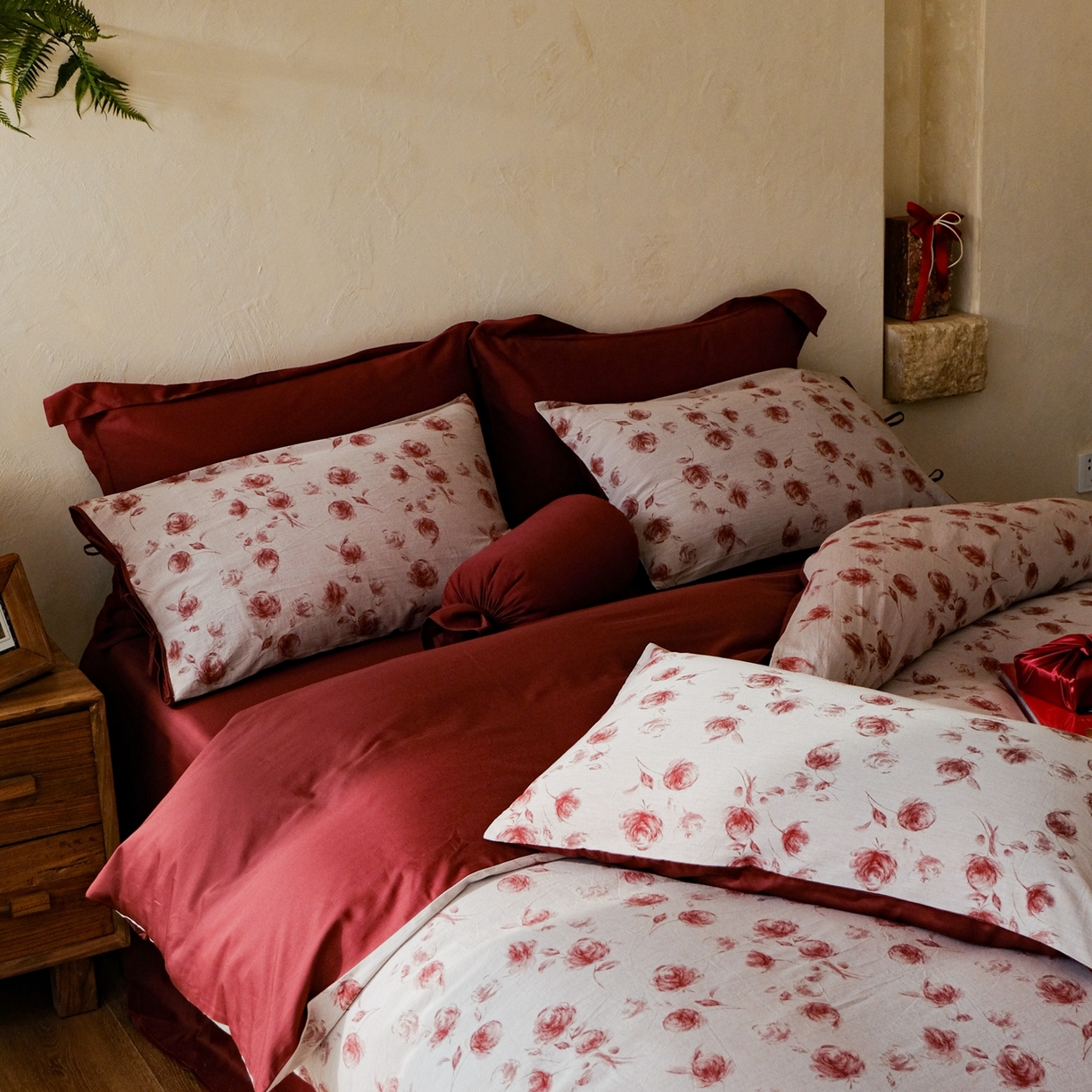 91家纺网 家纺一手货源 找家纺 涞澳家纺 2026新款全棉纯棉色织提花（婚庆）四件套 轻红漫花