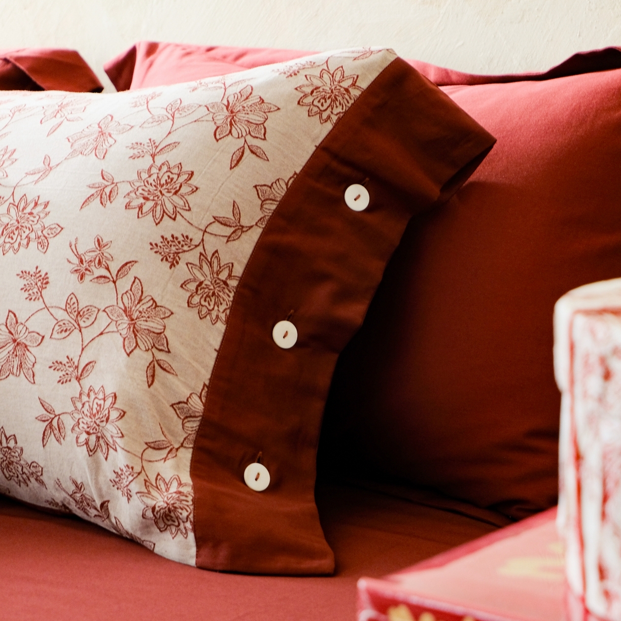 91家纺网 家纺一手货源 找家纺 涞澳家纺 2026新款全棉纯棉色织提花（婚庆）四件套 绯花简语