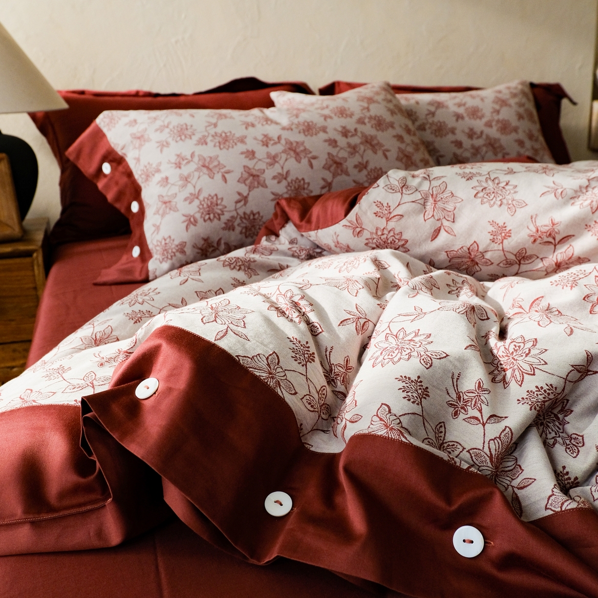 91家纺网 家纺一手货源 找家纺 涞澳家纺 2026新款全棉纯棉色织提花（婚庆）四件套 绯花简语