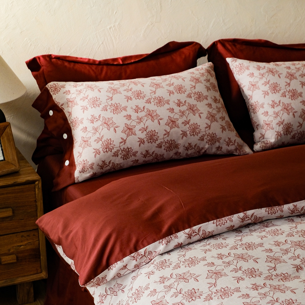 91家纺网 家纺一手货源 找家纺 涞澳家纺 2026新款全棉纯棉色织提花（婚庆）四件套 绯花简语