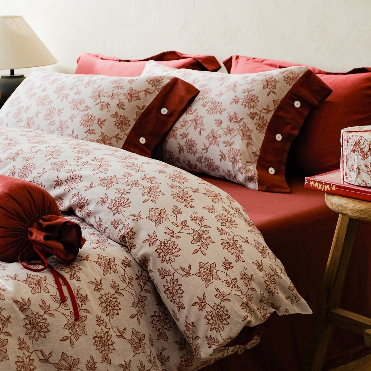 91家纺网 家纺一手货源 找家纺 涞澳家纺 2026新款全棉纯棉色织提花（婚庆）四件套 绯花简语