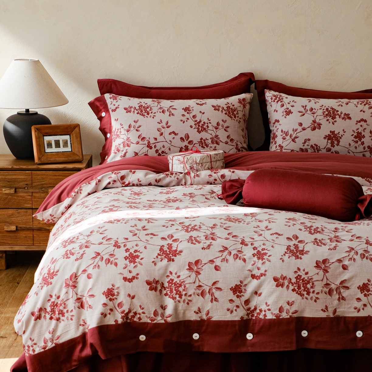 91家纺网 家纺一手货源 找家纺 涞澳家纺 2026新款全棉纯棉色织提花（婚庆）四件套 朱砂暖眠