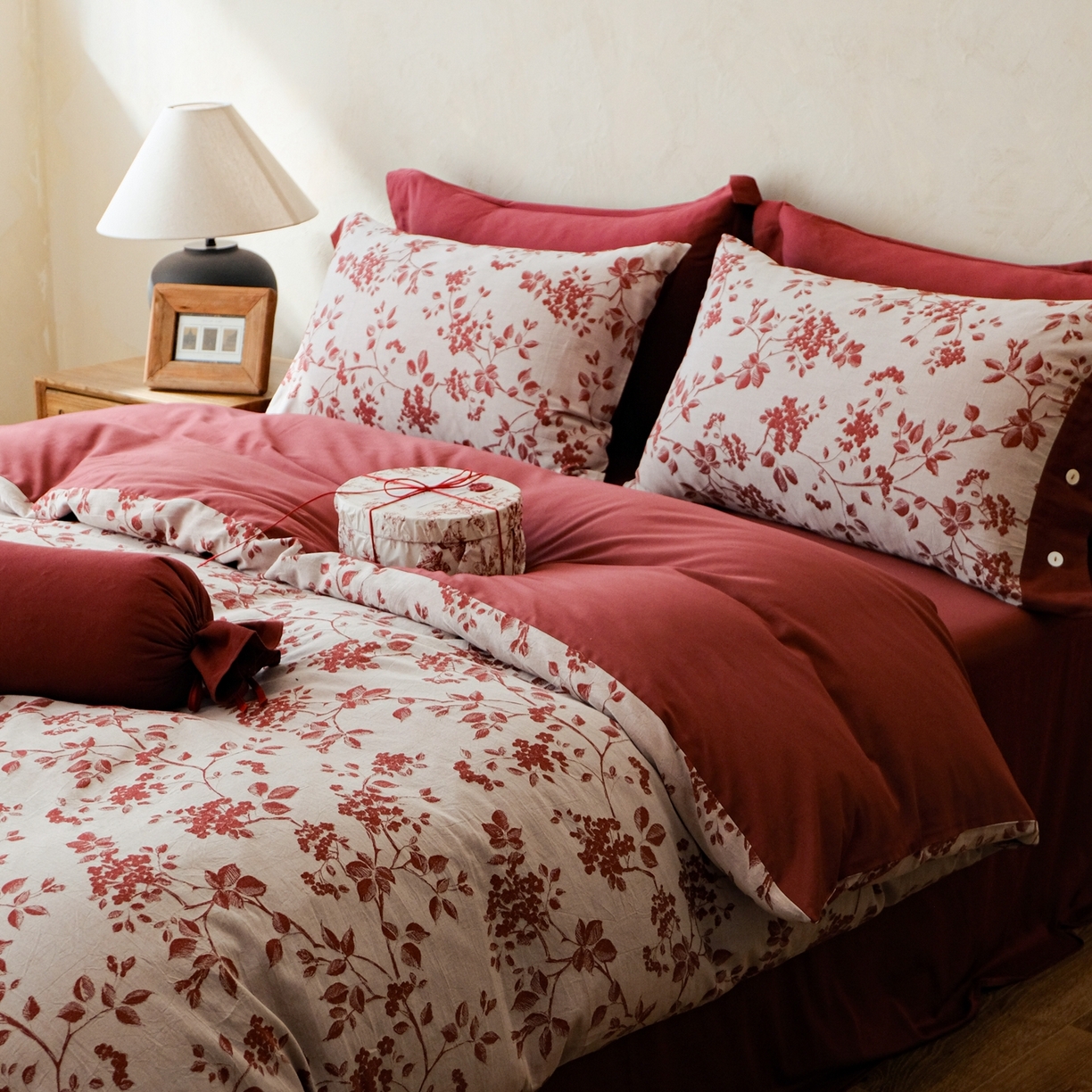 91家纺网 家纺一手货源 找家纺 涞澳家纺 2026新款全棉纯棉色织提花（婚庆）四件套 朱砂暖眠