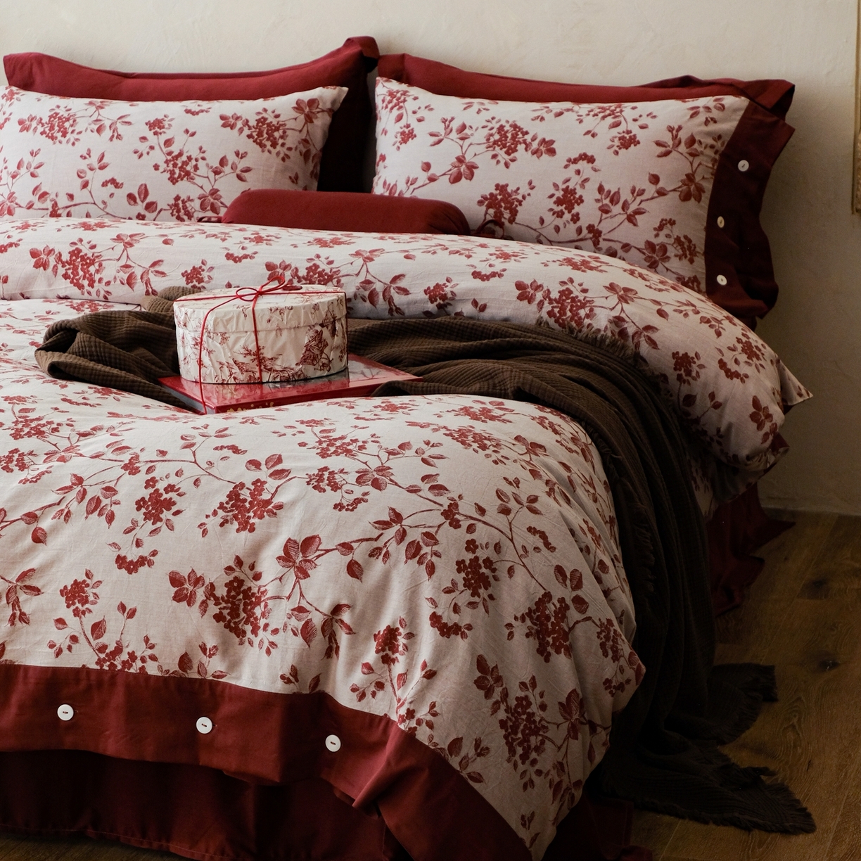 91家纺网 家纺一手货源 找家纺 涞澳家纺 2026新款全棉纯棉色织提花（婚庆）四件套 朱砂暖眠