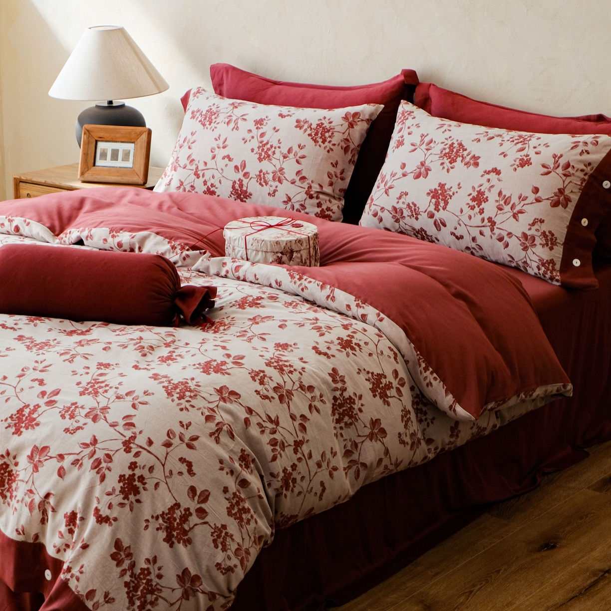 91家纺网 家纺一手货源 找家纺 涞澳家纺 2026新款全棉纯棉色织提花（婚庆）四件套 朱砂暖眠