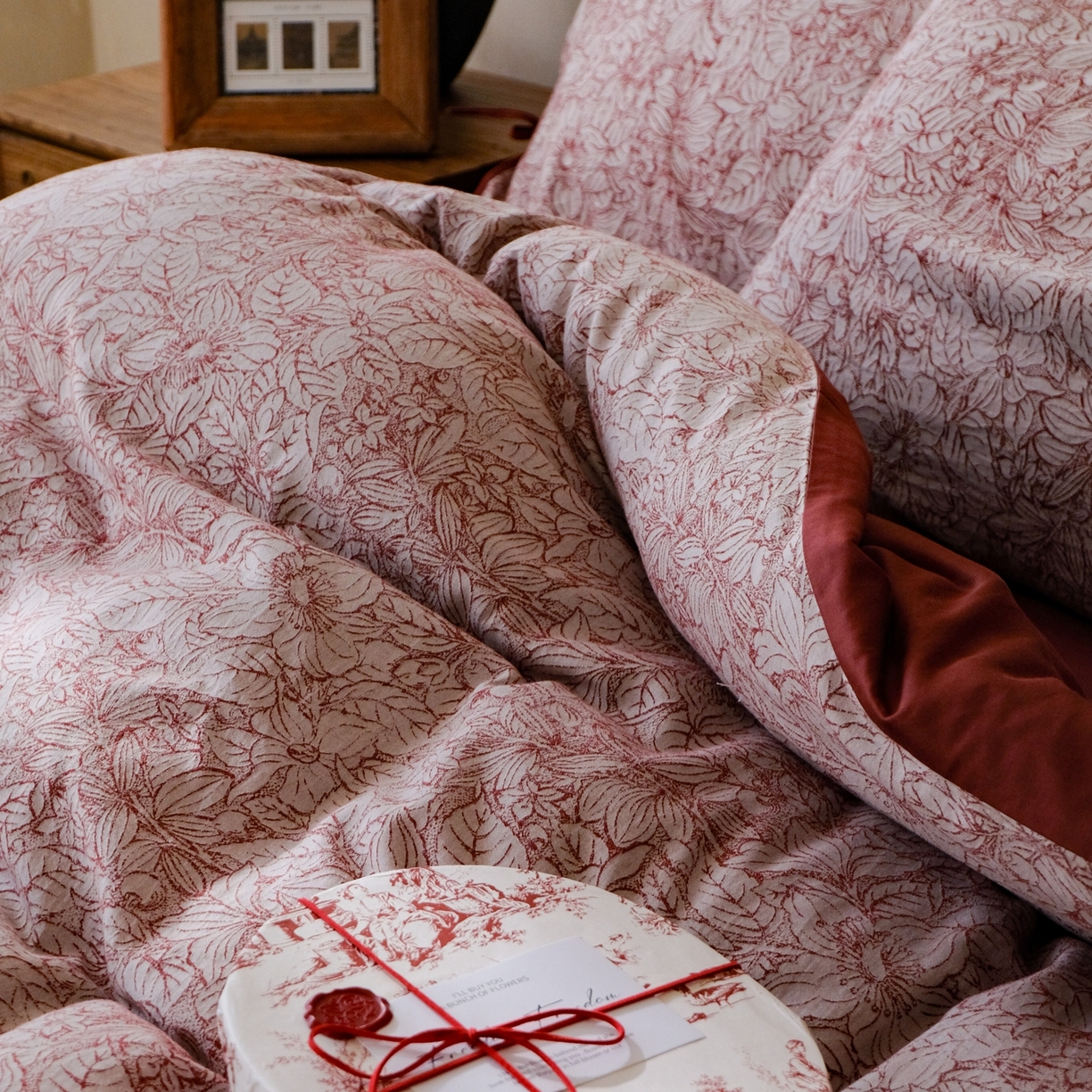 91家纺网 家纺一手货源 找家纺 涞澳家纺 2026新款全棉纯棉色织提花（婚庆）四件套 吉庆红韵