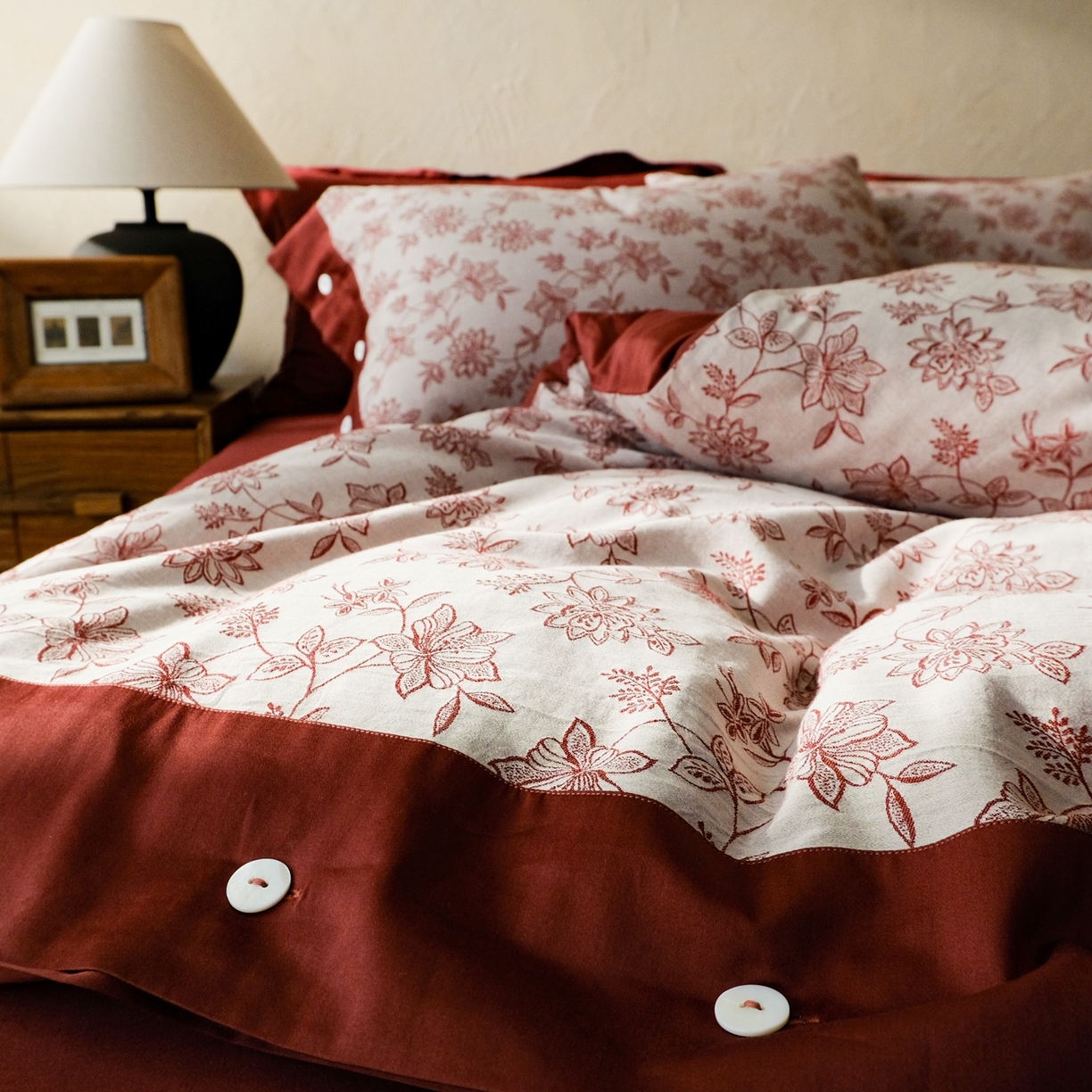 91家纺网 家纺一手货源 找家纺 涞澳家纺 2026新款全棉纯棉色织提花（婚庆）四件套 绯花简语