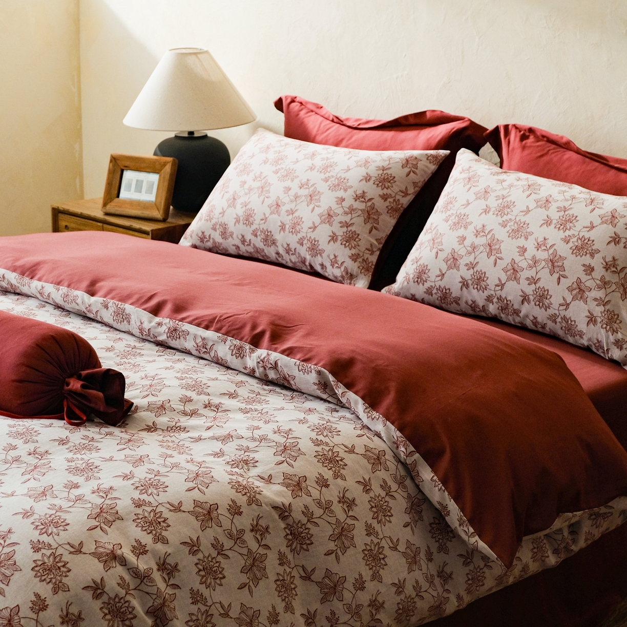 91家纺网 家纺一手货源 找家纺 涞澳家纺 2026新款全棉纯棉色织提花（婚庆）四件套 绯花简语