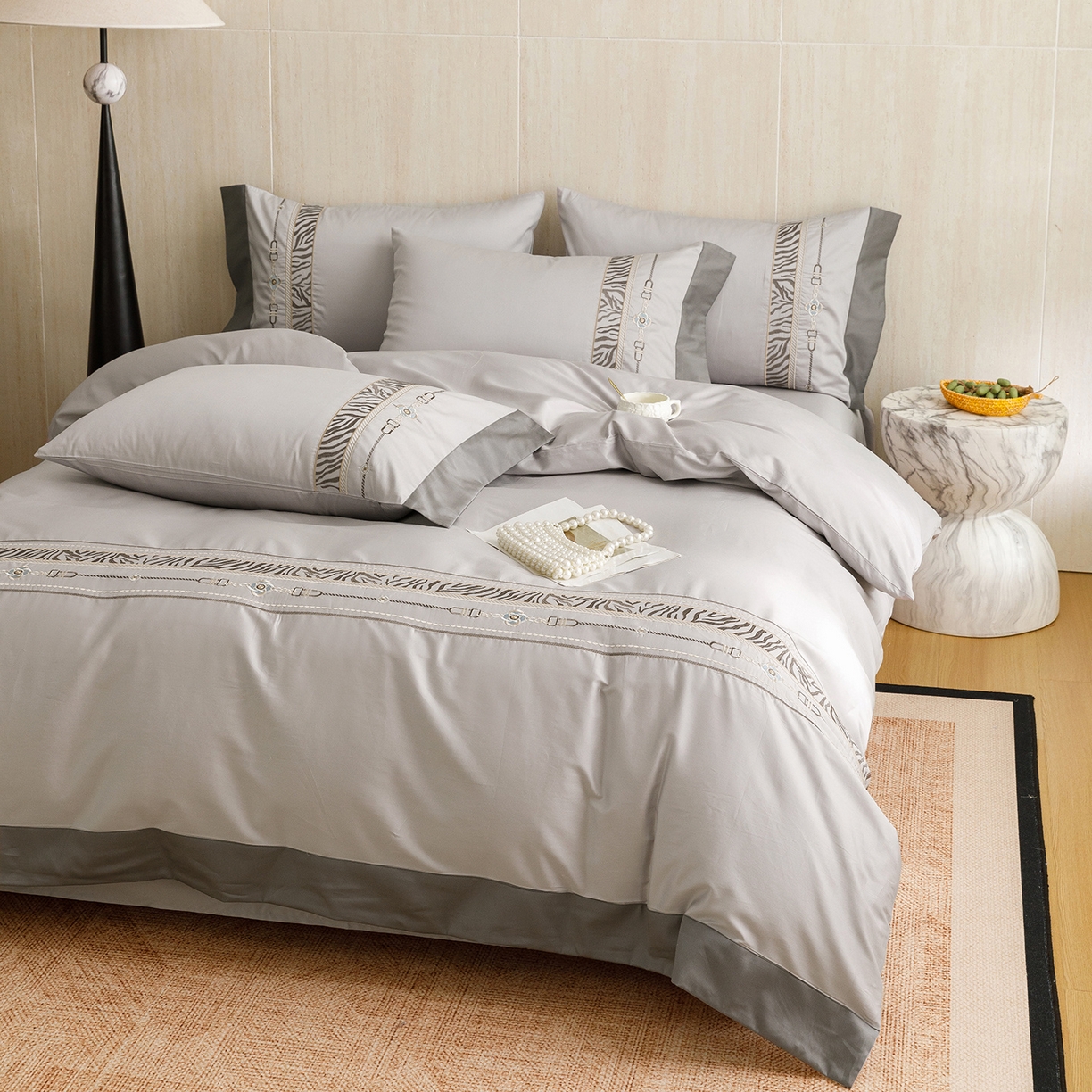 91家纺网 家纺一手货源 找家纺 艾莱家纺 2026新款A类长绒棉纯棉刺绣四件套-奢意 奢意-紫灰