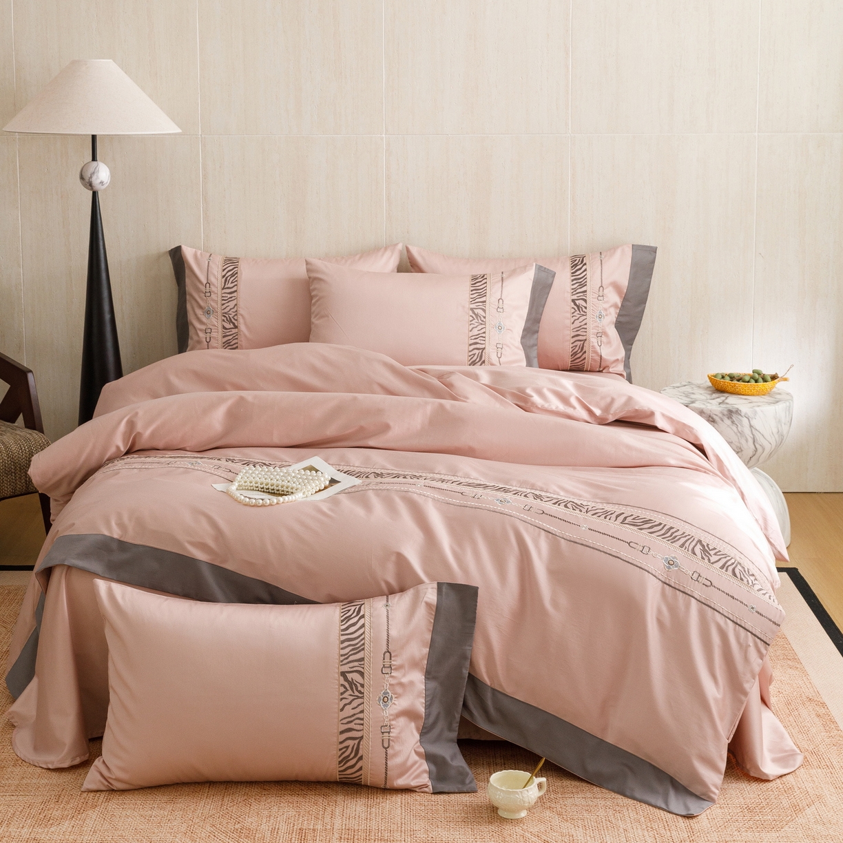 91家纺网 家纺一手货源 找家纺 艾莱家纺 2026新款A类长绒棉纯棉刺绣四件套-奢意 奢意-趣味粉