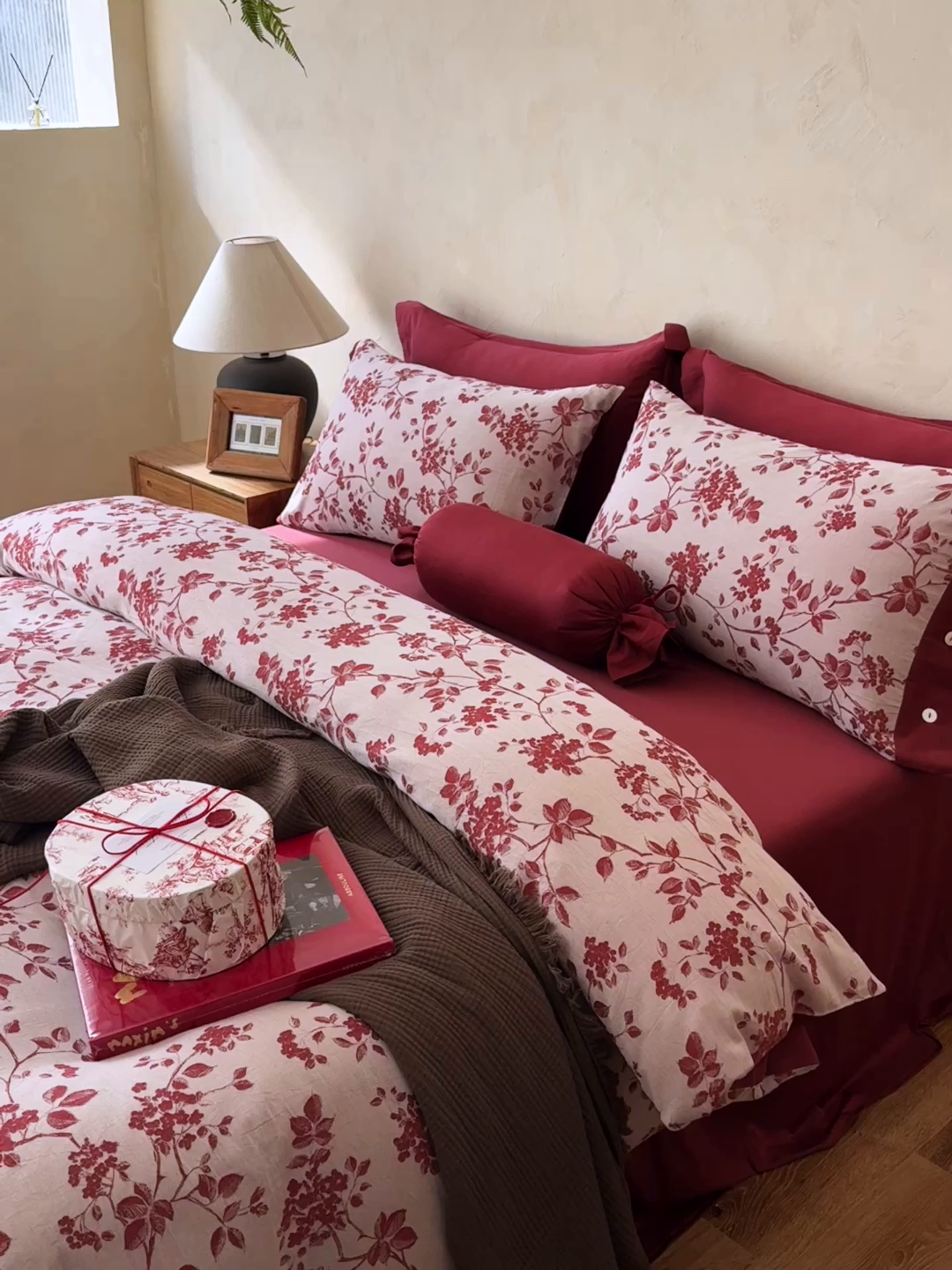 91家纺网 家纺一手货源 找家纺 涞澳家纺 2026新款全棉纯棉色织提花（婚庆）四件套 朱砂暖眠