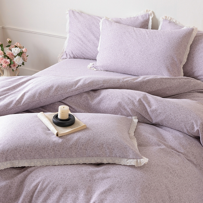 91家纺网 家纺一手货源 找家纺 巧玲珑 2026春夏新款新疆棉磨毛花边工艺款四件套 青禾-紫