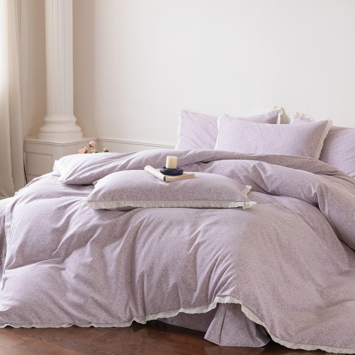 91家纺网 家纺一手货源 找家纺 巧玲珑 2026春夏新款新疆棉磨毛花边工艺款四件套 青禾-紫