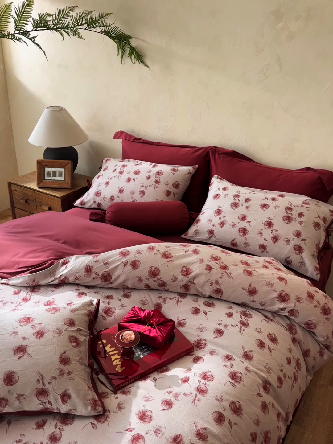 91家纺网 家纺一手货源 找家纺 涞澳家纺 2026新款全棉纯棉色织提花（婚庆）四件套 轻红漫花