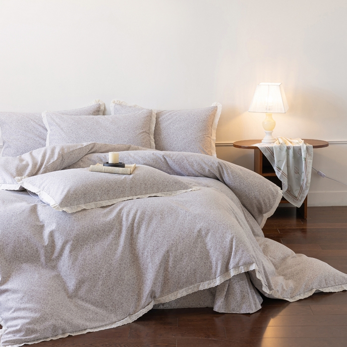 91家纺网 家纺一手货源 找家纺 巧玲珑 2026春夏新款新疆棉磨毛花边工艺款四件套 青禾-卡其