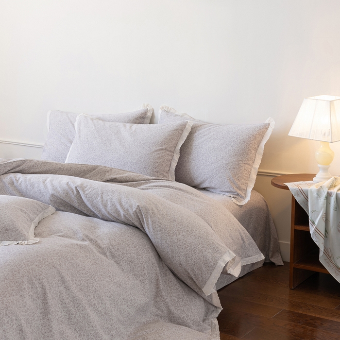 91家纺网 家纺一手货源 找家纺 巧玲珑 2026春夏新款新疆棉磨毛花边工艺款四件套 青禾-卡其