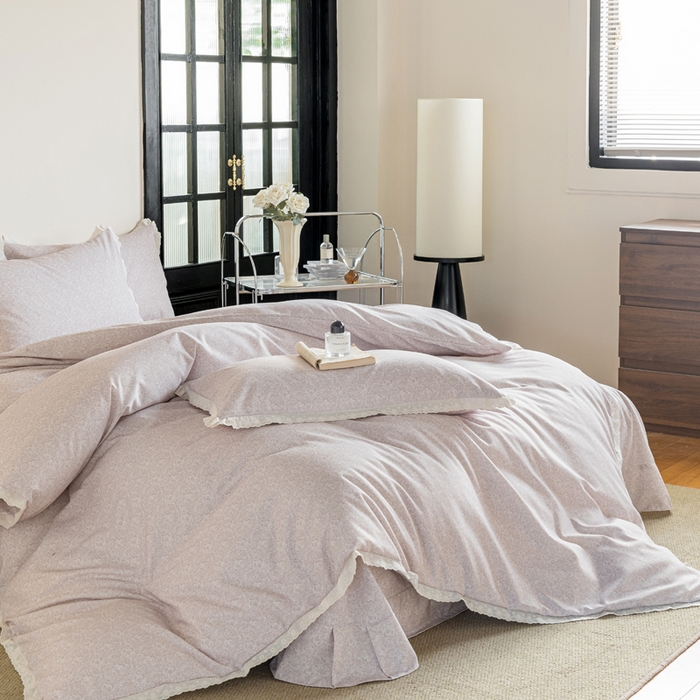 91家纺网 家纺一手货源 找家纺 巧玲珑 2026春夏新款新疆棉磨毛花边工艺款四件套 繁花-豆沙