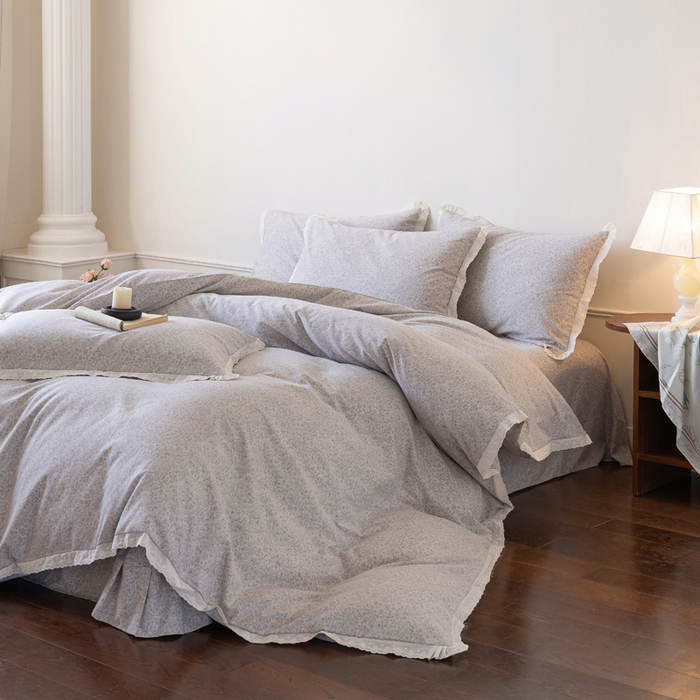 91家纺网 家纺一手货源 找家纺 巧玲珑 2026春夏新款新疆棉磨毛花边工艺款四件套 青禾-卡其